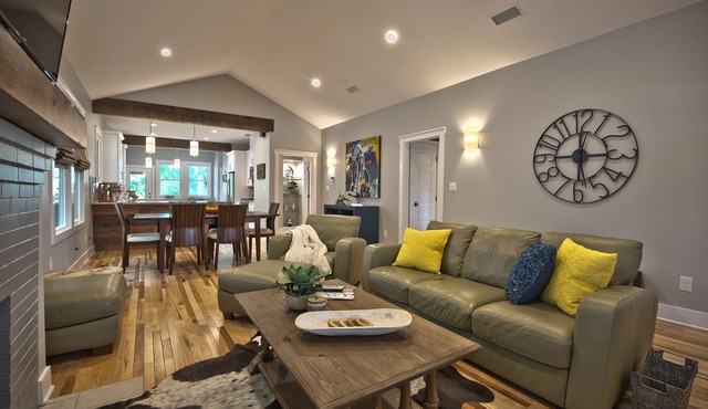 Lovely Like New Home in Cultural District offering EV Charger close to Dickies!