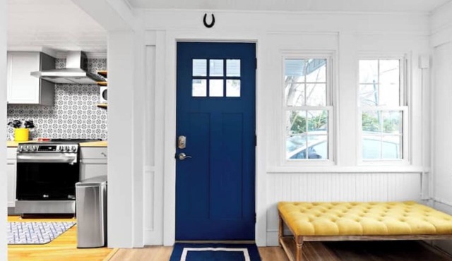 Lovely Lil’ House- fenced yard!