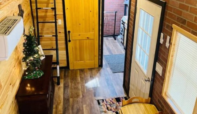 Lovely Little Cabin in the Woods