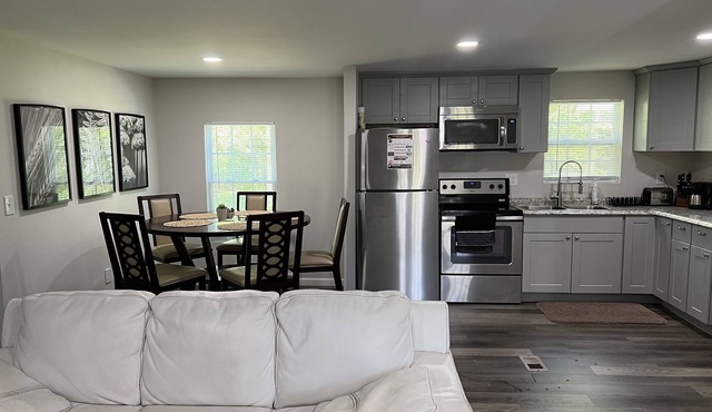 Lovely little house great for your business or vocation stay.