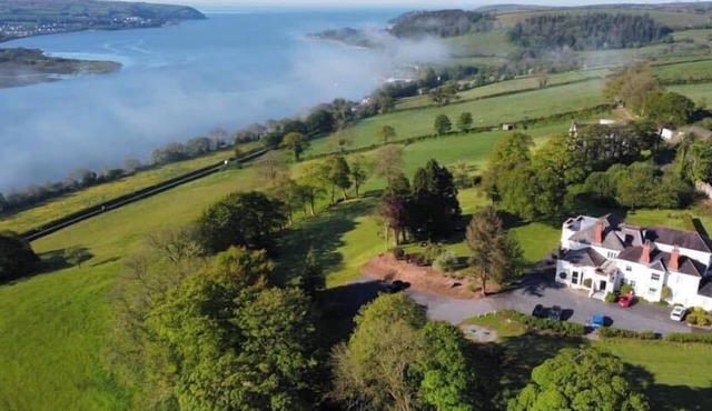 Lovely Lodge Next To The Mansion House Llansteffan
