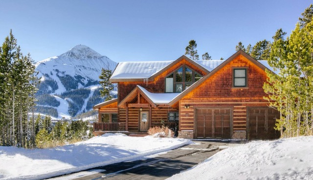 Lovely Lodge with close Ski Access! Home Theater! Hot Tub!
