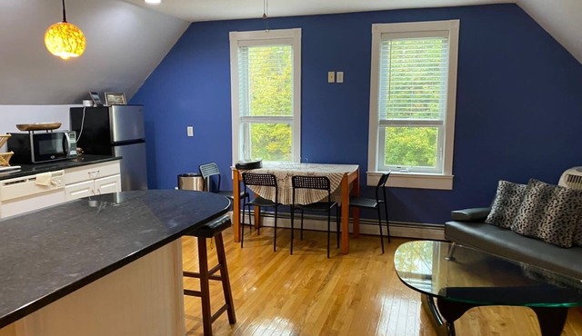 Lovely Loft across Madam Brett Park Entrance! Short drive to Main Street