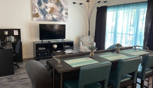 Lovely Loft Condo-Short Walk to UF Campus/Stadium