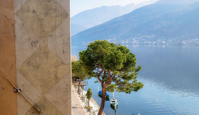 Lovely loft with loft and lake view in Morcote (Lavanda)