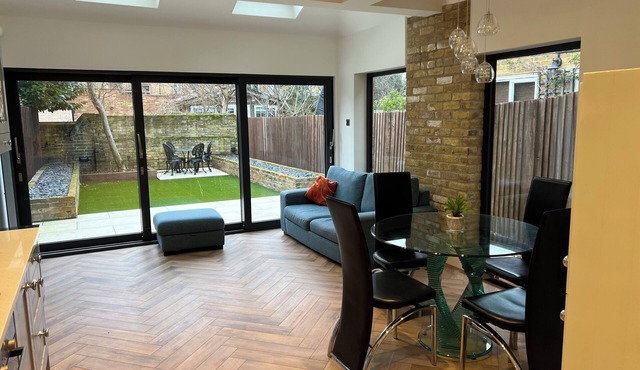Lovely London Garden Flat Close to Underground Station
