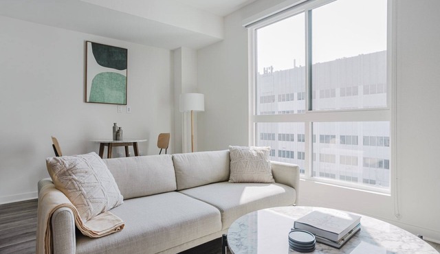 Lovely Long Beach Studio w/Pool, Rooftop & Gym, nr Bars, by Blueground