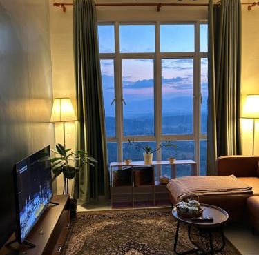 Lovely Luxury Hillview