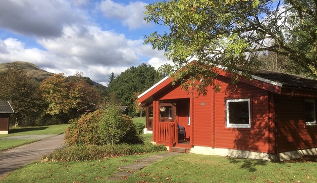 Lovely Luxury Log Cabin by Pucks Glen in Scotland’s 1st National Park, by Dunoon