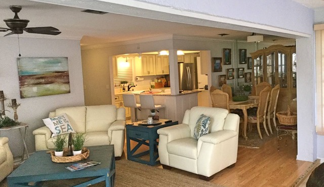 Lovely luxury villa, golf, shopping, dining, beaches and spring training