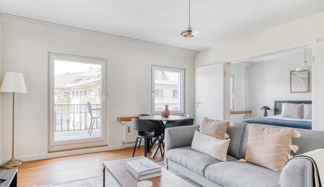 Lovely Mühlebach 2.5 Room 2 mins walk to market, by Blueground