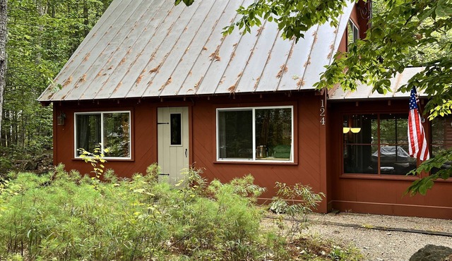 Lovely Maine Lakeside Cottage and Bunkhouse