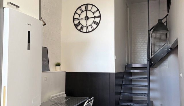 Lovely modern 2-room loft near Vincennes, close to Paris for visiting/working.