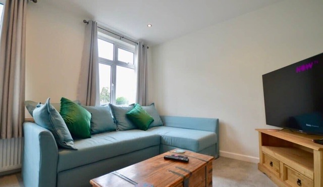 Lovely Modern 1 Bedroom Flat