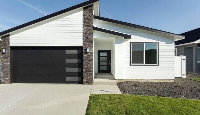 Lovely modern 3-bedroom house with AC in enjoyable Spokane neighborhood