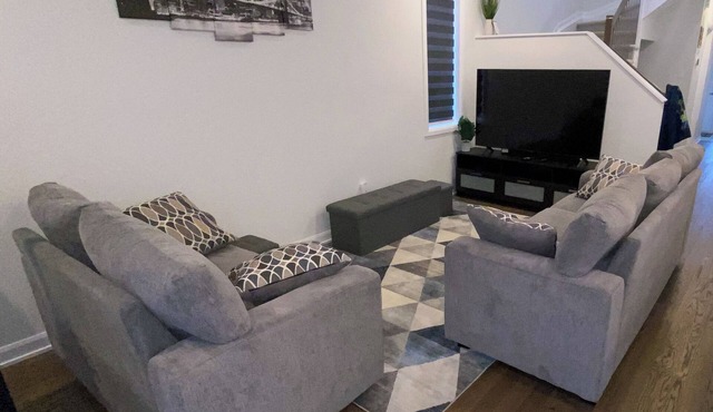 Lovely Modern 4 Bedroom Townhome