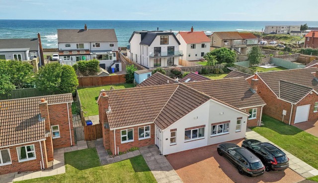 Lovely modern bungalow only minutes from the sand dunes at Beadnell Bay.