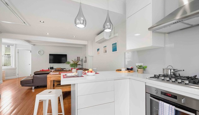 Lovely Modern Coogee Apartment