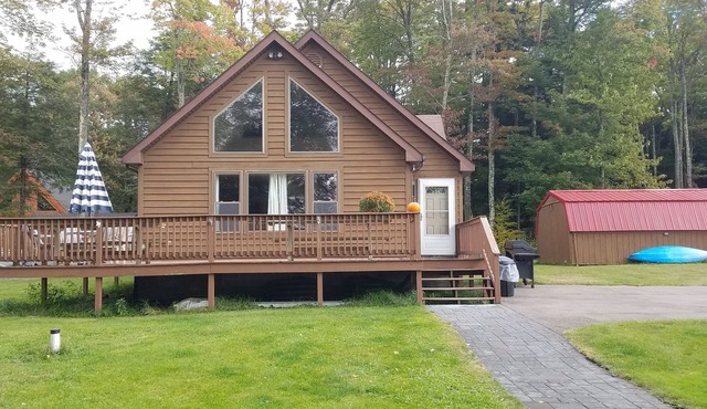 Lovely Mount Storm Waterfront Lake House - pet friendly, child friendly retreat
