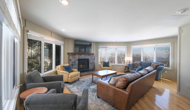 Lovely Mountain Home, Family-Friendly, Walk to Resort & Activities
