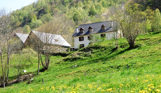 Lovely Mountain House with views and swimming pool in summer