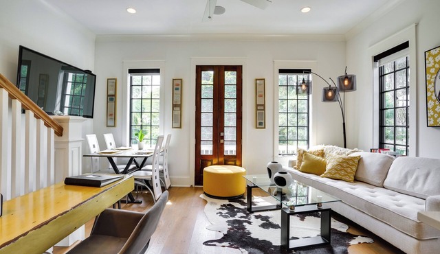 Lovely Mt Pleasant Townhouse w/Central Location!