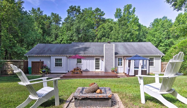 Lovely Mtn Cottage w/ Hot Tub, BBQ & Fire Pit!