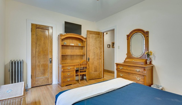 Lovely Near Loyola - Enjoy the Wonderful Outdoor Space and Sun Room - Room for the Whole Crew by AllSet Turnover