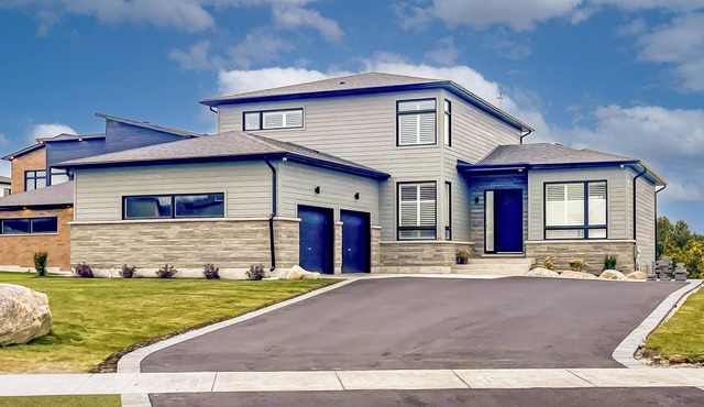 Lovely new 4 bed 4 bath Home in Lora Bay