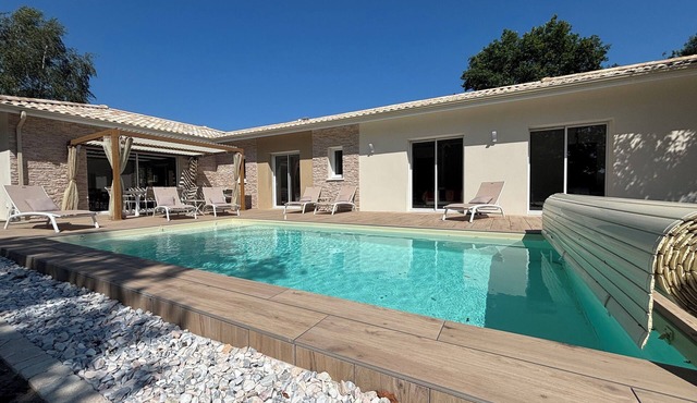 Lovely new air-conditioned villa with pool 3 bedrooms 3 bathrooms.