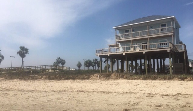 Lovely new construction beach home