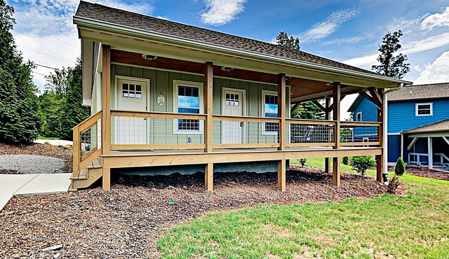 Lovely New Cottage with Deck & Firepit | Minutes to Town & Adventures