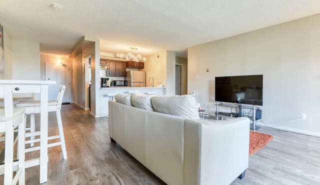 Lovely New Renovated 1-bedroom with Free Parking