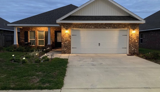 Lovely Newer Home, Close to Everything the Panama City Area has to offer.