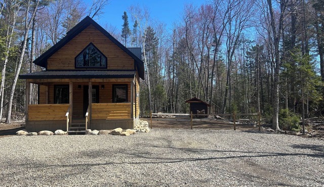 Lovely Newly built 2-bedroom cabin with WiFi in Speculator. Close to the town.