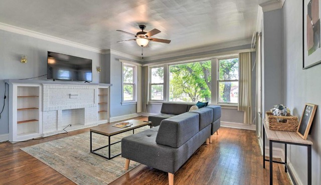 Lovely Oak Park Apt - Easy Access to Downtown!