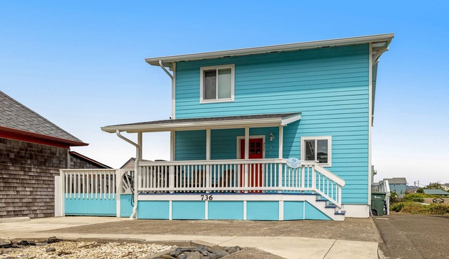Lovely ocean-view cottage next to Nye Beach access - EV charger on-site