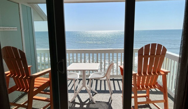Lovely Oceanfront Condo w/Vast Top Floor Views; Pool; WiFi/Cable; Quiet; 2 Max