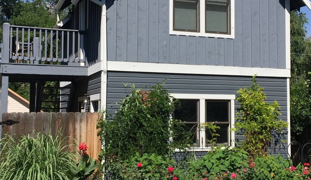 Lovely Old Town Carriage House in Quiet Neighborhood