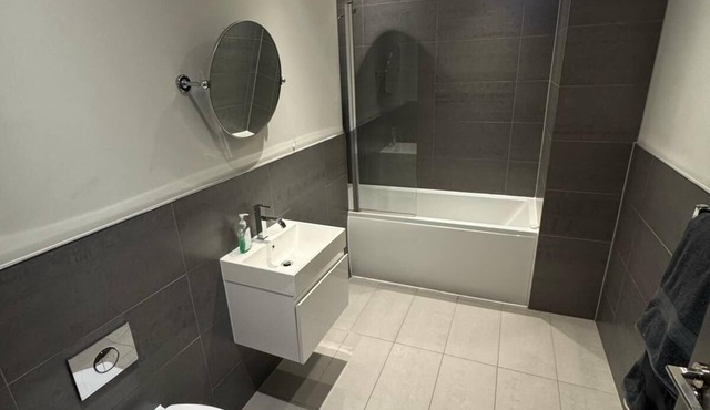 Lovely One Bed Flat & Parking Heart of Brentwood, Close to Station & High Street