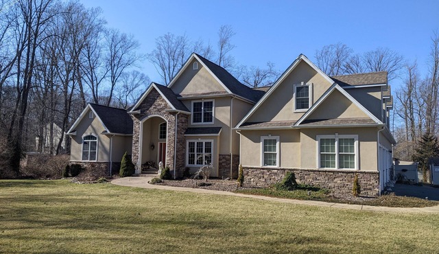 Lovely one bedroom apartment private entrance utilities included