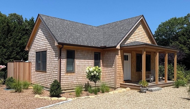 Lovely one bedroom cottage for a relaxing vineyard getaway.