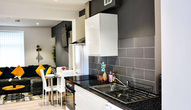 Lovely one bedroom flat with free parking town center