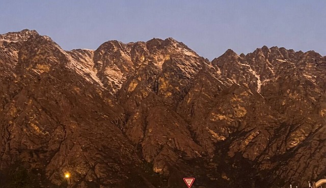 Lovely one-bedroom apartment with AC and stunning mountain views in Jacks Point