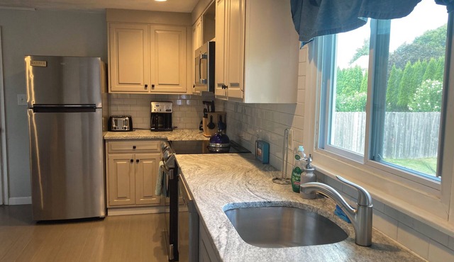 Lovely one level house- 3 mins to 4 state beaches. AC & soooo comfortable