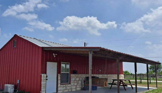 Lovely one room barndominium - The Bastrop Barndo