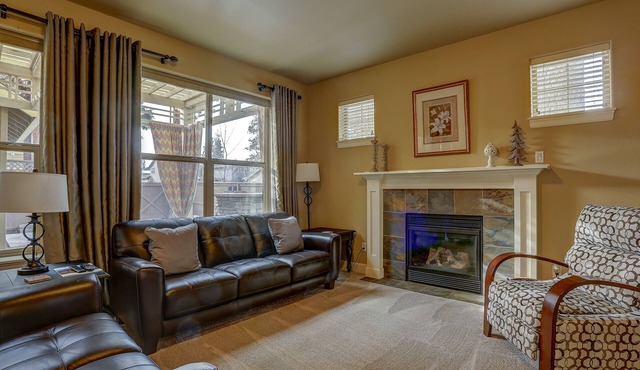 Lovely Outdoor Living with Fireplace, BBQ/Smoker, Mountain Views