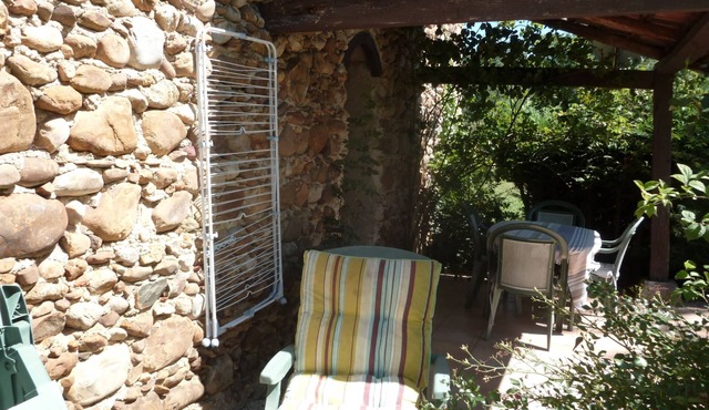 Lovely peaceful French Farmhouse cottage close to all ameneties and mountains