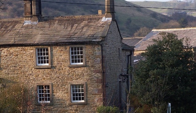 Lovely period Holiday cottage in Peak District with free wi-fi broadband