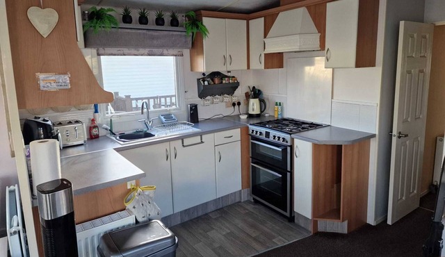 Lovely pet friendly 2 berth caravan in Morecambe